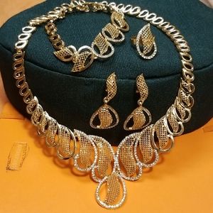 Necklace set